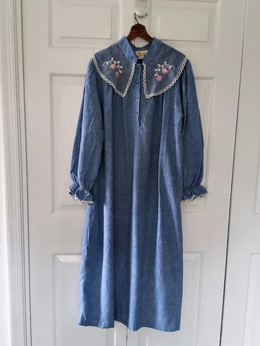 Vintage Barbizon Floral Embroidered Chambray Nightgown Size Large Made USA